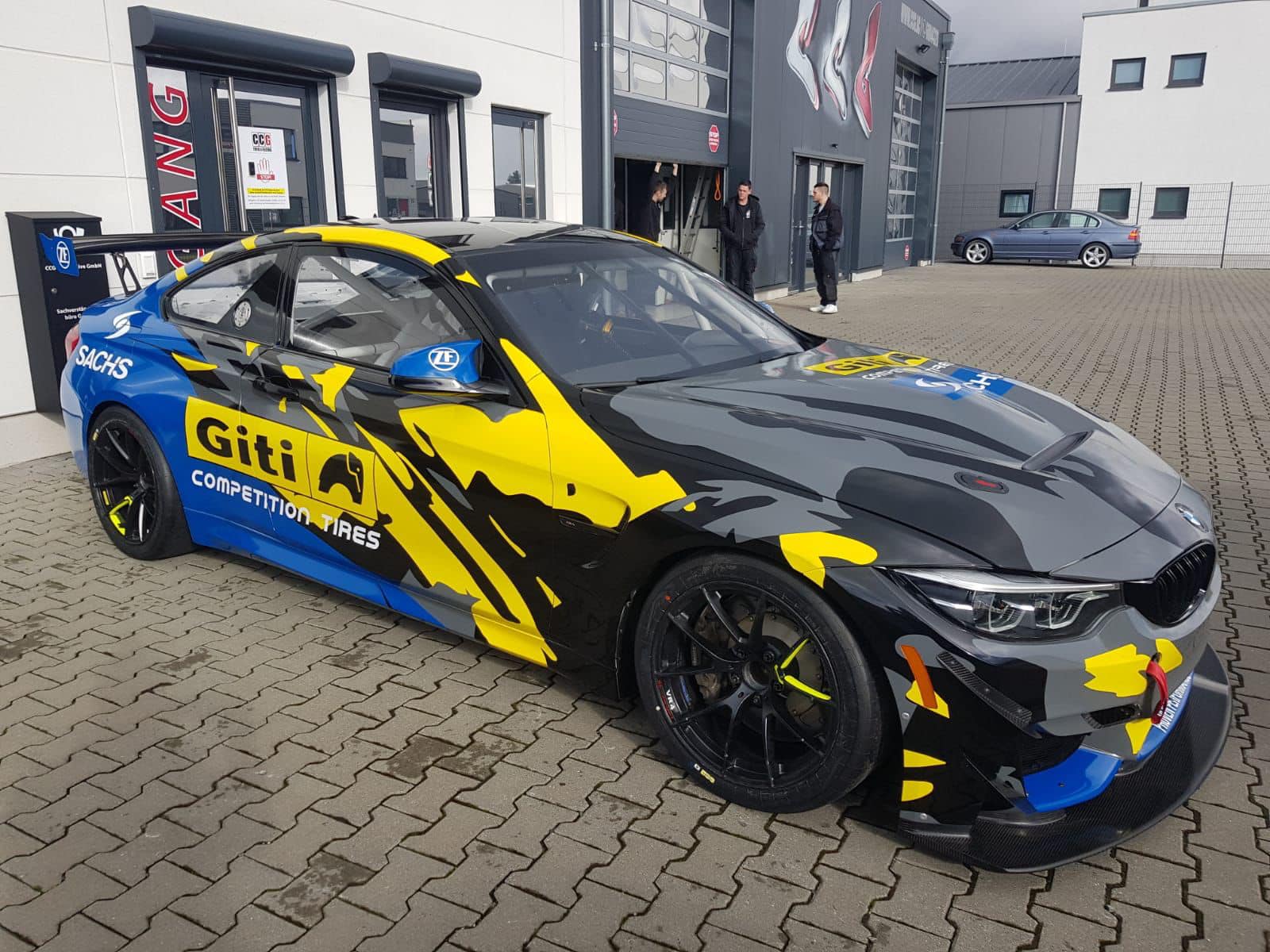 Girls Only – Ready to Rock the Green Hell BMW M4 GT4