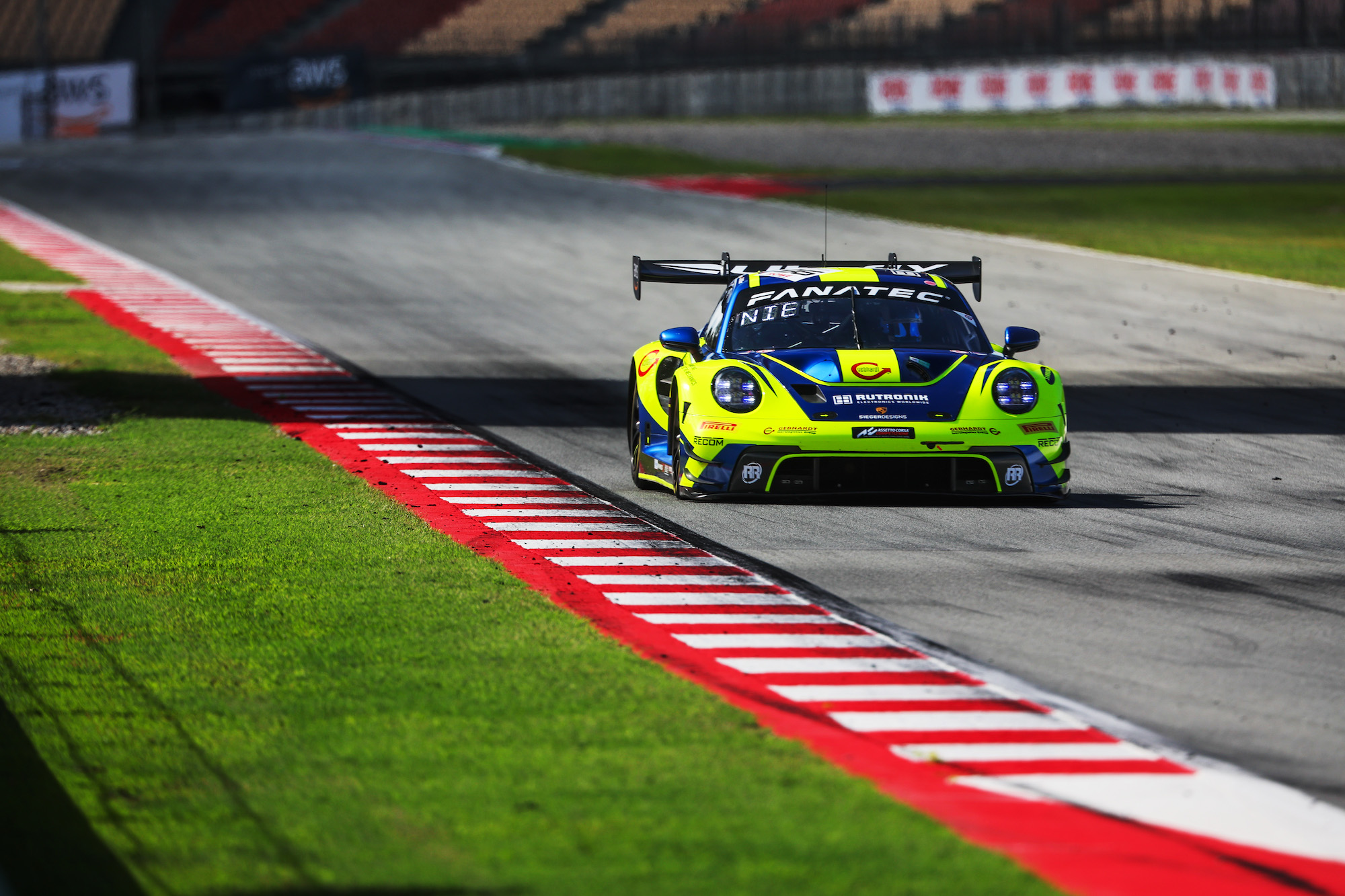 Sven Müller Patric Niederhauser Rutronik Racing Porsche 911 GT3 R GT World Challenge Europe Barcelona